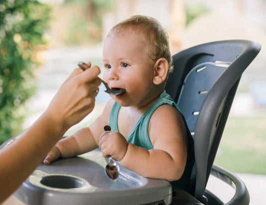 La Diversification Alimentaire de Bébé : De Nouvelles Saveurs et Découvertes - Mini merveille