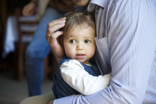 Gérer l'Angoisse de Séparation avec Bébé: Conseils et Solutions - Mini merveille