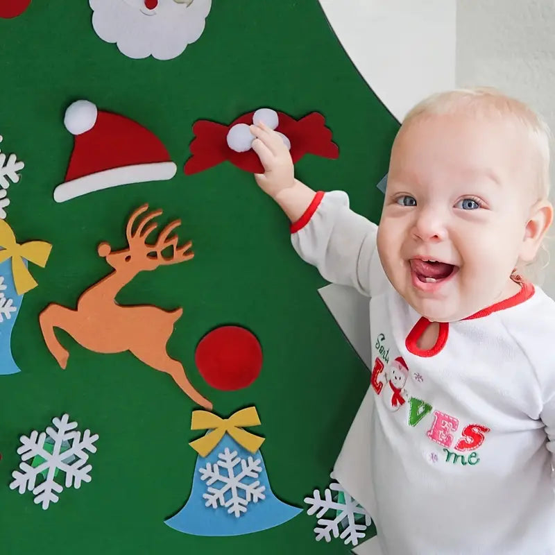 sapin-de-noel-pour-bebe-amusant-seul