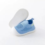 Chaussures bébé bleues souples respirantes pour premiers pas avec semelle antidérapante

